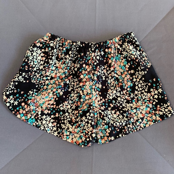 Floral Shorts - Picture 6 of 6